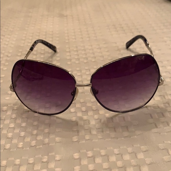 DVF Sunglasses - Picture 3 of 6